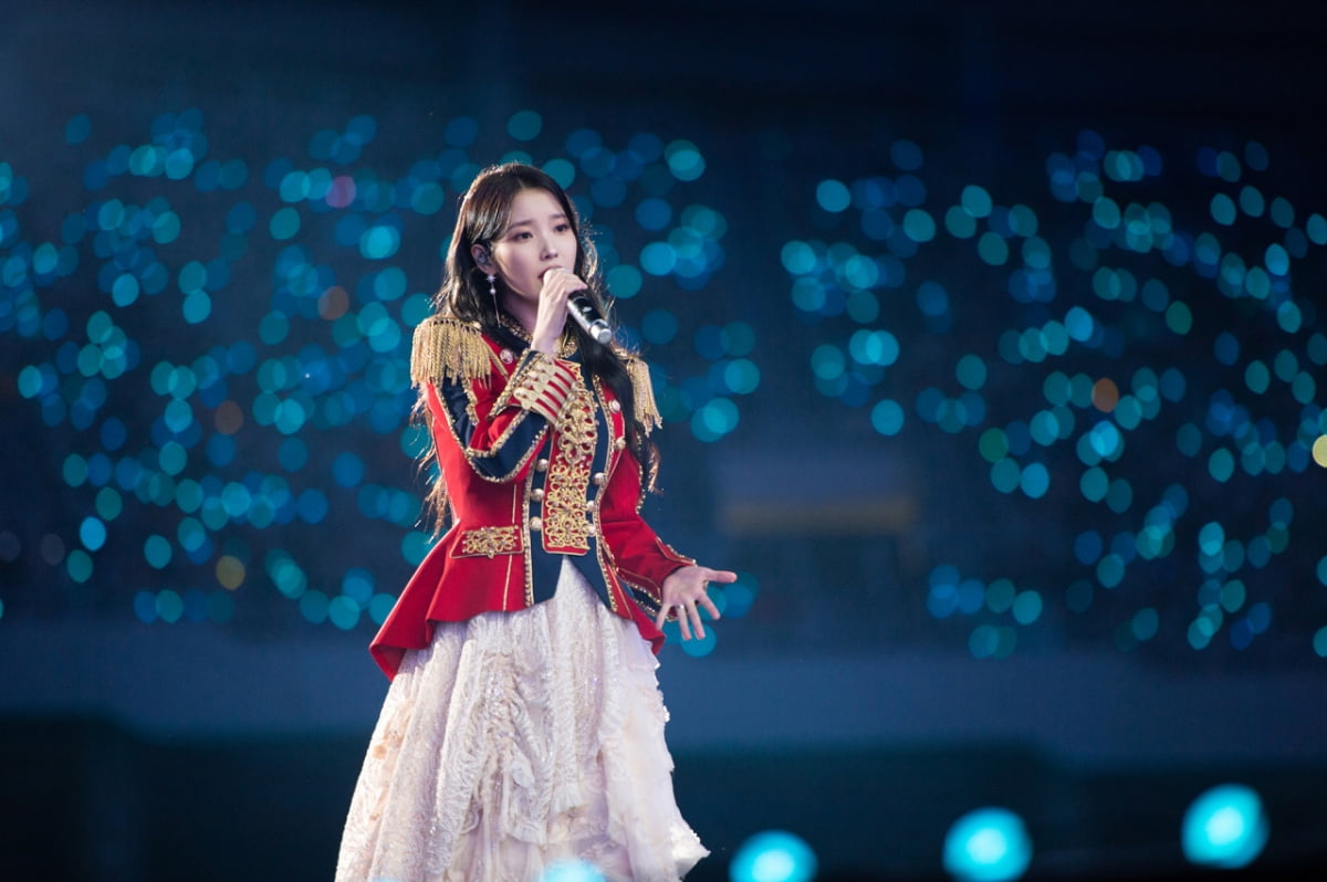 영화 '아이유 콘서트: 더 골든 아워' 스틸컷. /사진제공=CJ CGV
