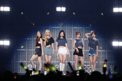 Group LE SSERAFIM successfully completes its first solo concert in Japan