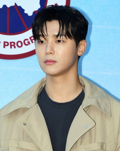 [TEN포토] 강민혁 '샤프한 비주얼'