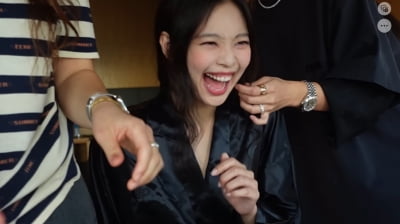 제니, 비싼 양파망 쓴 우비소녀…갑자기 짜장라면은 왜?