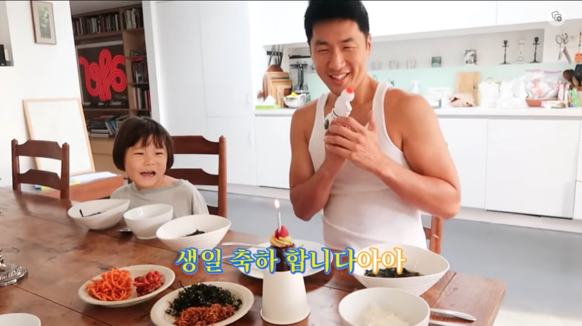 '아들 둘 맘' 김나영, 英서 ♥마이큐 생파 개최…결국 눈물 쏟은 마이큐   