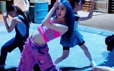 Lee Chae-yeon's LET'S DANCE music video exceeds 10 million views