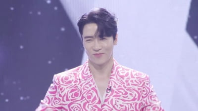 Enoch held a special tribute performance on behalf of his father who was suffering from stomach cancer