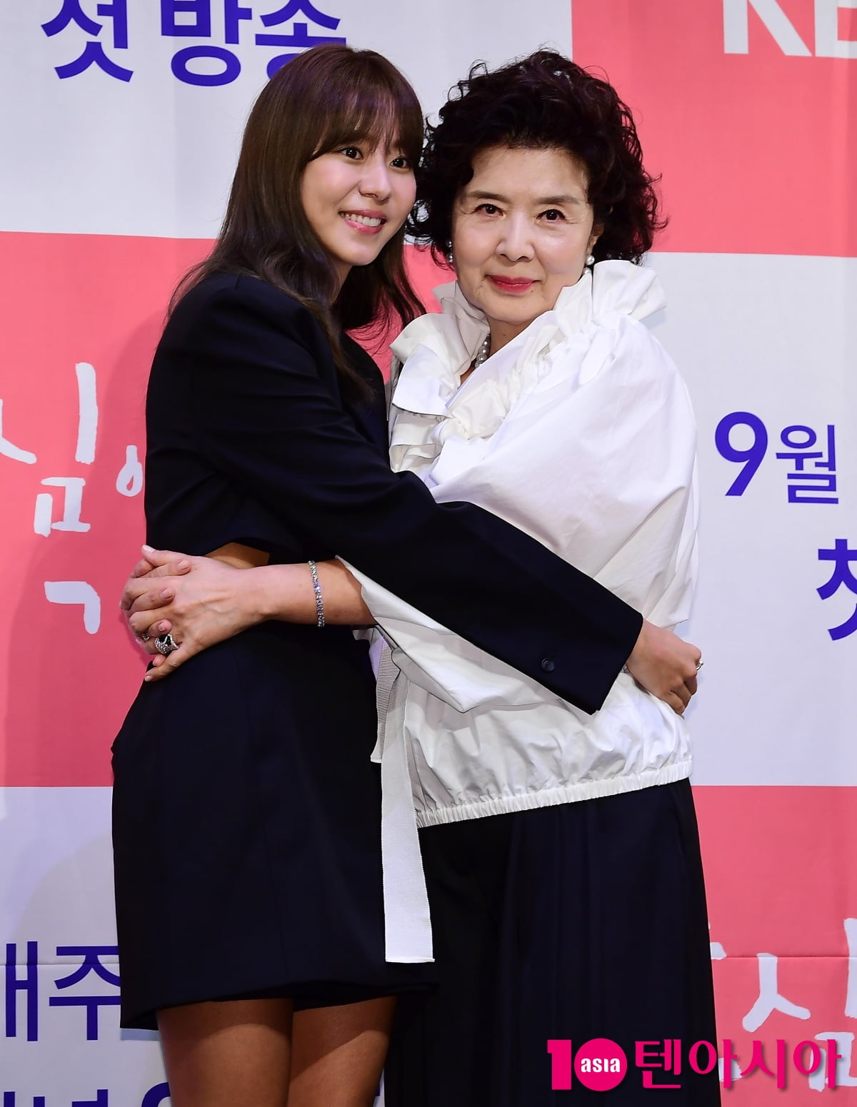[TEN포토] 유이-윤미라 '효심이와 엄마'