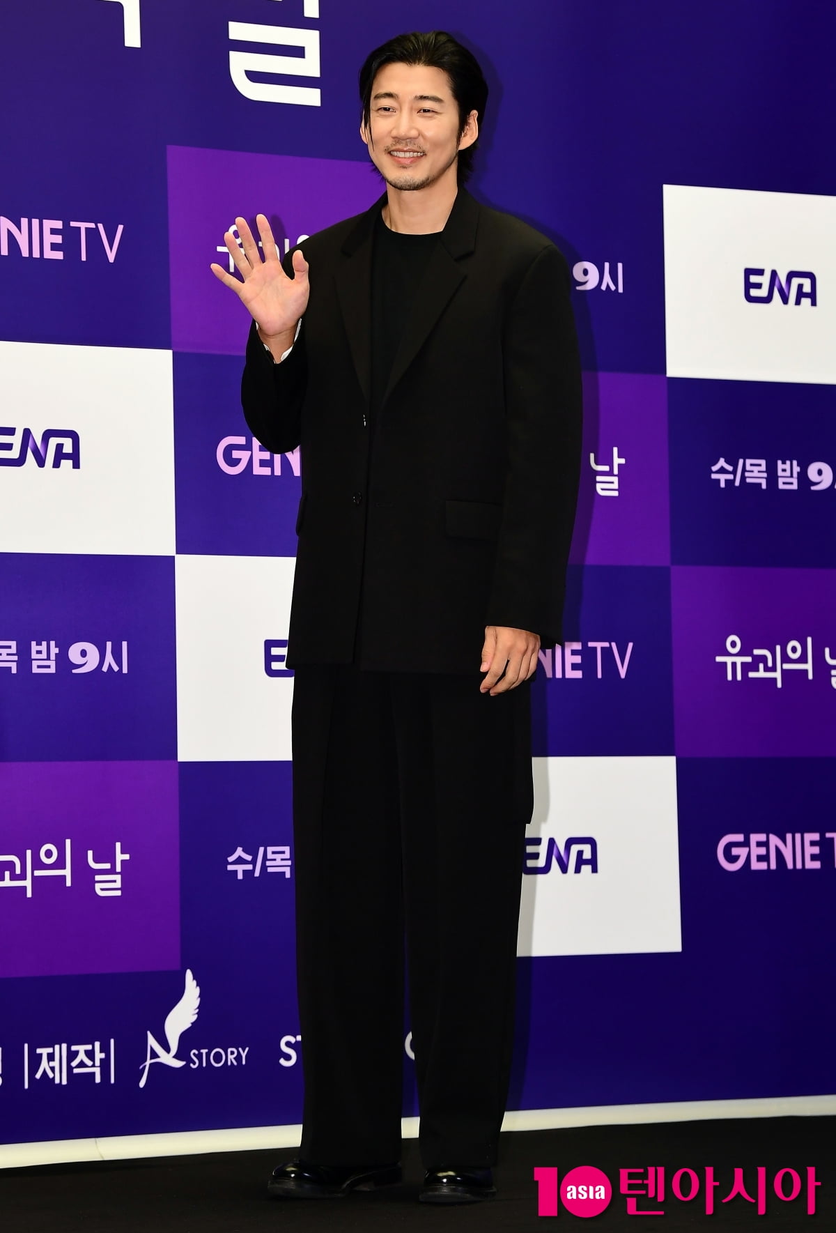 [TEN포토] 윤계상 '오랜만에 인사드려요'