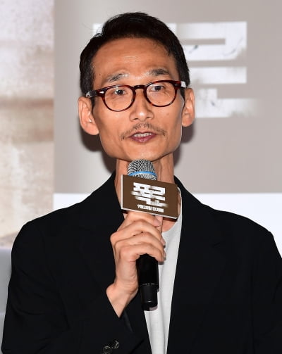 [TEN포토] 홍용호 감독 "짧은 기사 한줄에 아이디어 얻어 영화 제작"