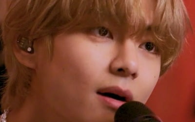 방탄소년단 뷔 "1년 동안 기다려준 아미, 늦은 만큼 예쁜 마음으로"('타이니 데스크 코리아')