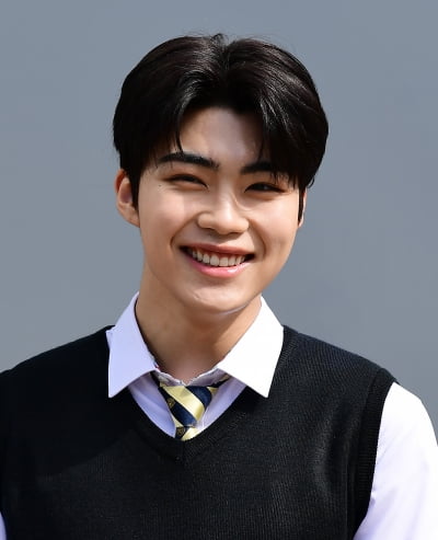 [TEN포토] 제로베이스원 박건욱 '스윗한 미소'