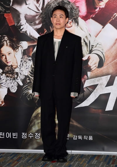 [TEN포토] 오정세 '불륜을 즐기는 70년대 톱스타'