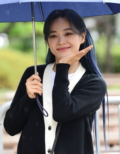[TEN포토] 김세정 '비도 질투하는 미모'