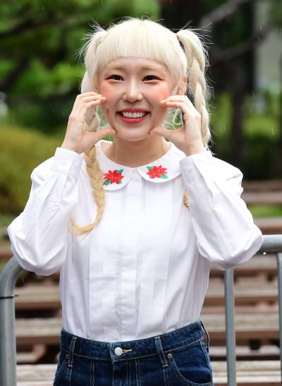 [TEN포토] 신현희 '해맑은 볼하트'