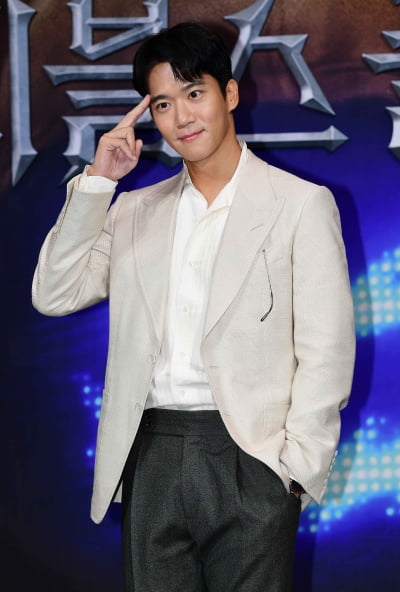 [TEN포토] 하석진 '지니어스~'