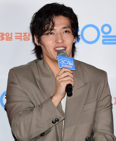 [TEN포토] 강하늘 '촉촉한 머리결'