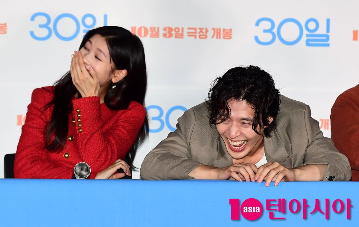 [TEN포토] 강하늘-정소민 '화기애애 넘어가네'