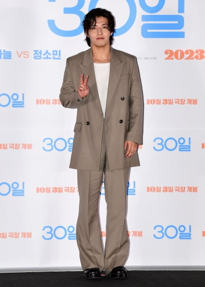 [TEN포토] 강하늘 '완벽한 비율'