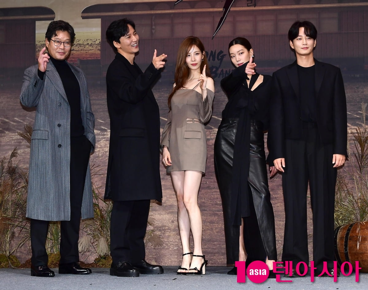[TEN 포토] 김남길-서현-유재명-이현욱-이호정 '액션 '도적: 칼의 소리' 기대하세ㅇ'