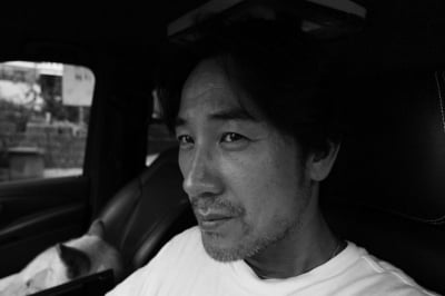 무려 7년 만에 복귀…엄태웅, 희끗희끗 수염에도 카리스마 그대로