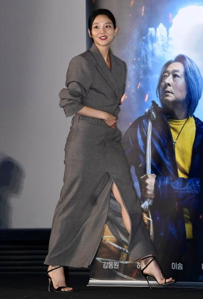 [TEN 포토] 이솜 '우아한 발걸음'