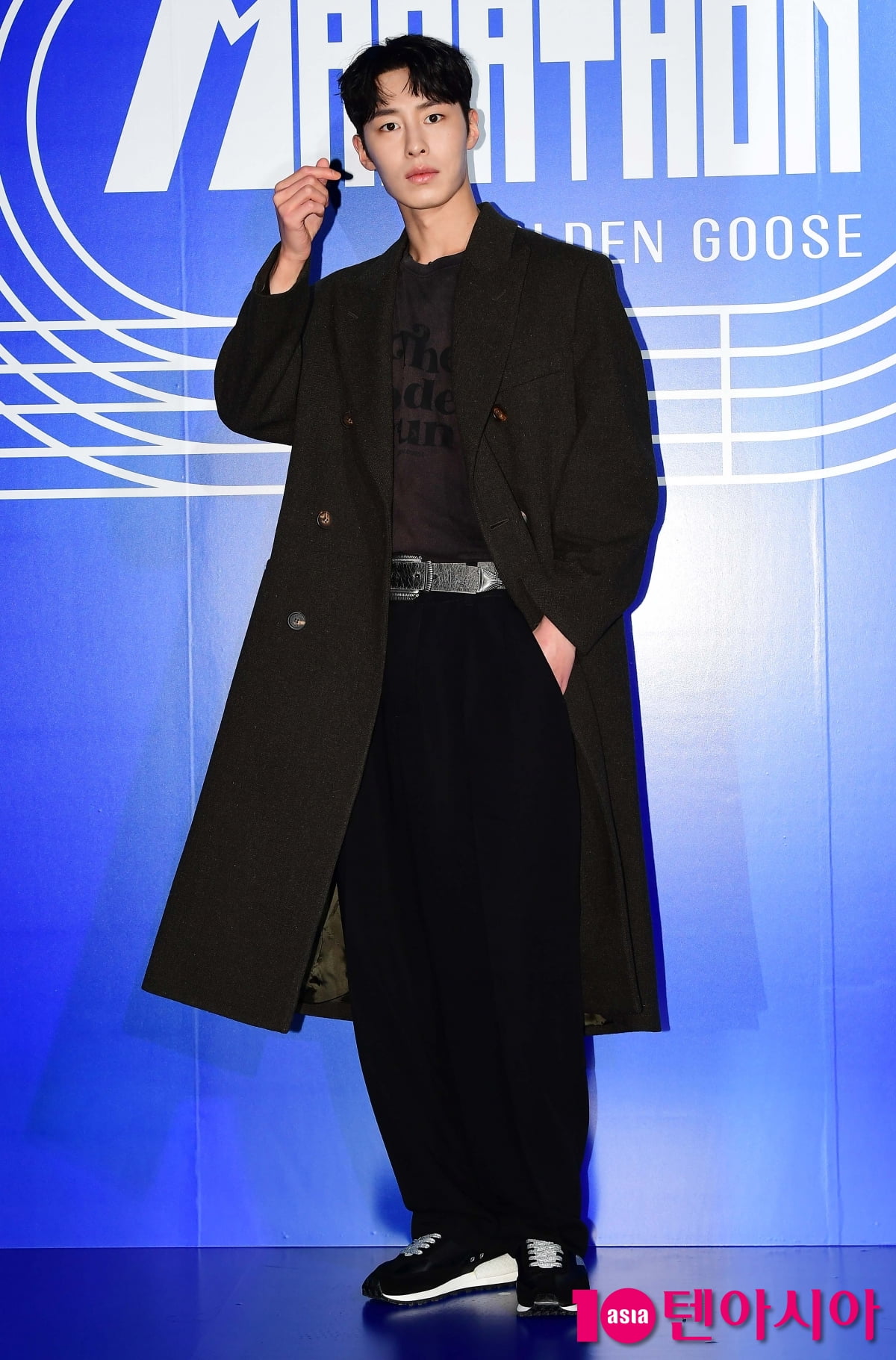 [TEN포토] 이재욱 '롱코트로 멋스럽게'