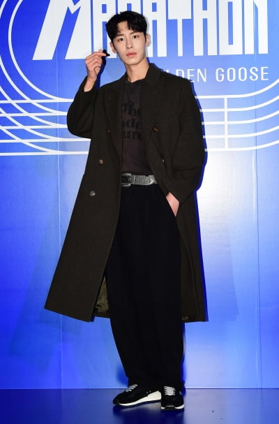 [TEN포토] 이재욱 '롱코트로 멋스럽게'