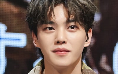 Song Kang successfully completes fan meeting in Japan