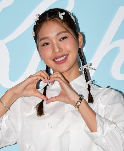 [TEN포토] 오마이걸 미미 '러블리 하트'