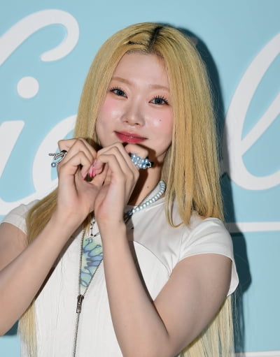 [TEN포토] 빌리 츠키 '깨발랄 포즈에 귀염뽀작'