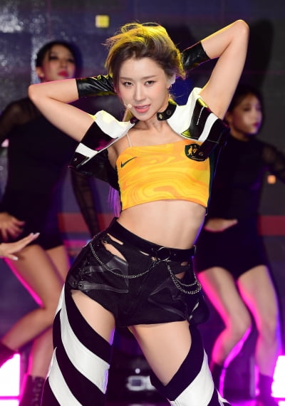 [TEN포토] 록킹돌 로아 '섹시한 눈빛'