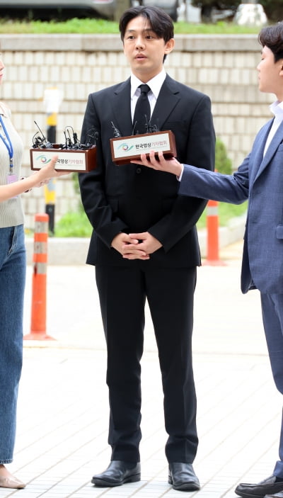 [TEN포토]'마약협의' 유아인 '성실히 답변하겠습니다'