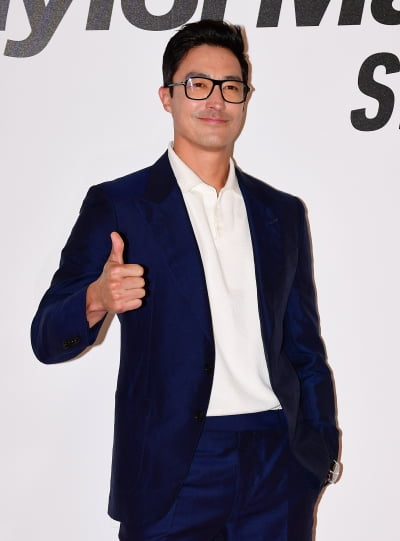 [TEN포토] 다니엘헤니 '화려한 엄지척'