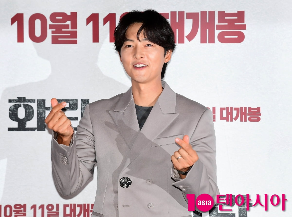 [TEN포토] 송중기 '사랑이 필요합니다'