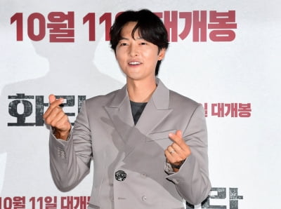 [TEN포토] 송중기 '사랑이 필요합니다'