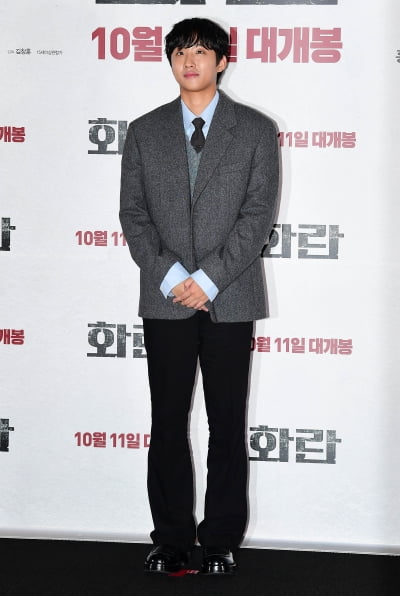 [TEN포토] 홍사빈 '오늘 좀 꾸미고 왔어요'