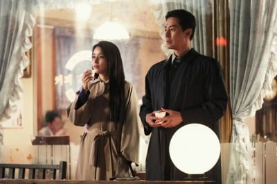 조인성, 제대로 날았다…'밀수'→'무빙'까지 거침없는 독주