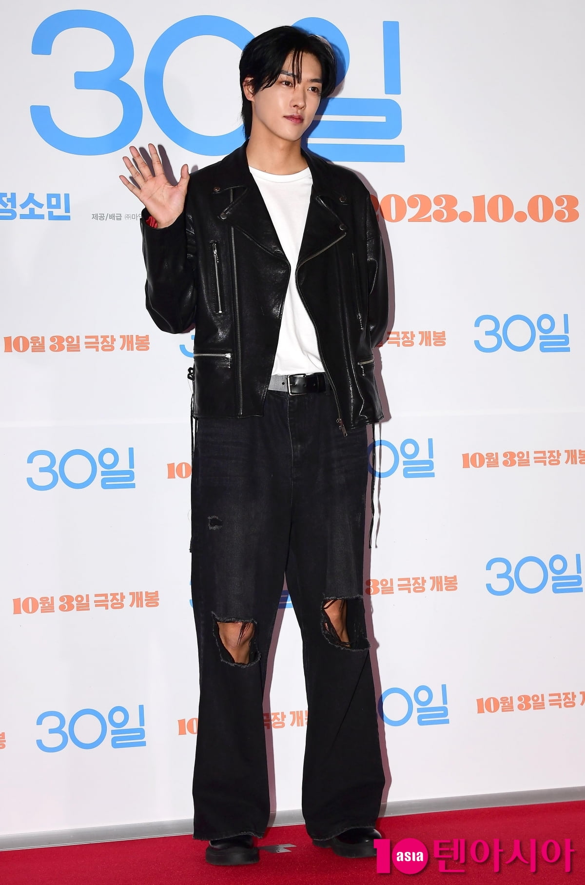 [TEN포토] 타쿠야 '샤프한 옆선'