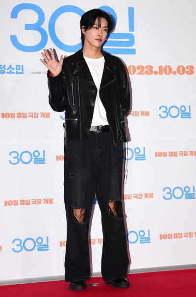 [TEN포토] 타쿠야 '샤프한 옆선'