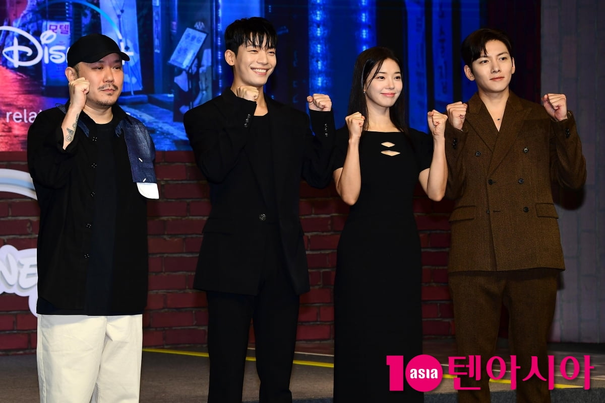 [TEN포토] 한동욱 감독-지창욱-위하준-임세미 '기대되는 조합'