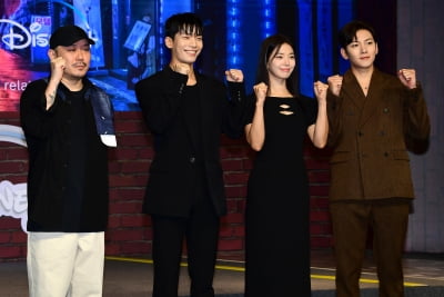 [TEN포토] 한동욱 감독-지창욱-위하준-임세미 '기대되는 조합'