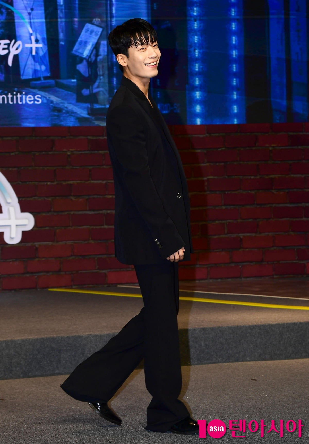 [TEN포토] 위하준 '시크한 블랙'