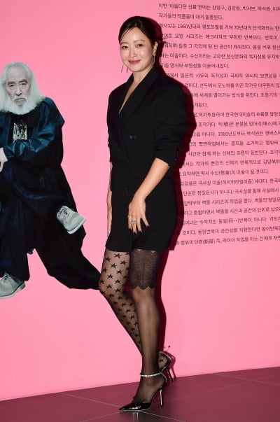 [TEN포토] 김희선 '우아한 블랙스완'