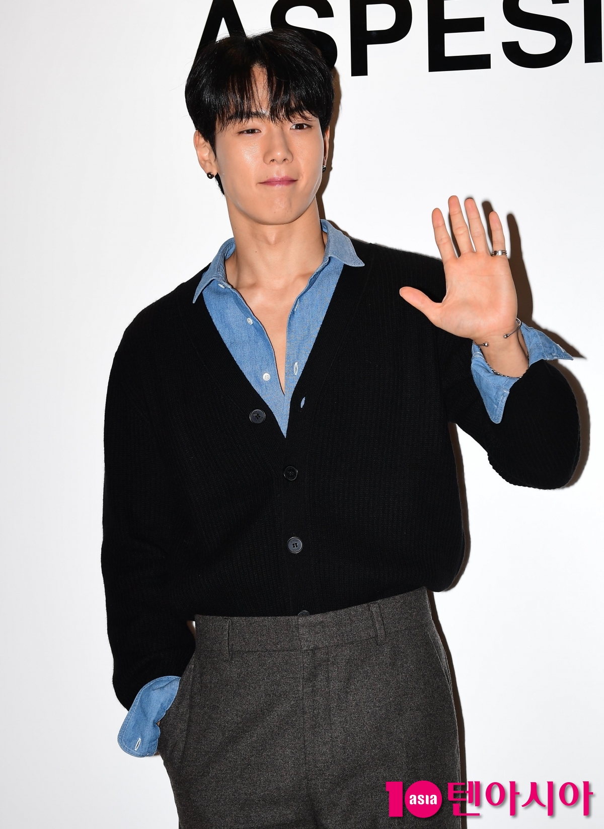 [TEN포토] 몬스타엑스 셔누 '손남신의 인사'