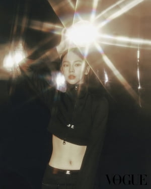에스파 카리나, 복근으로 완성한 패션 화보