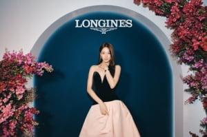"수지 떴다" 론진, 뉴욕에서 새로운 여성 컬렉션 '미니 돌체비타' 런칭