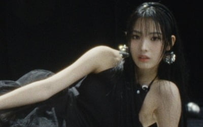 '엔믹스 탈퇴' 지니, '매혹적 자태'로 솔로 준비 중