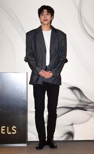 [TEN포토] 히로토 '우월한 비율'