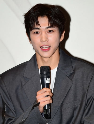 [TEN포토] 히로토 '한국음식이 맵지만 삼겹살과 나물이 맛있어요'