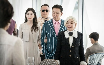 '가문의 영광' 안 웃기게 만들어놓고 관객·기자탓한 정태원 감독…자기 반성 어디갔나[TEN스타필드]