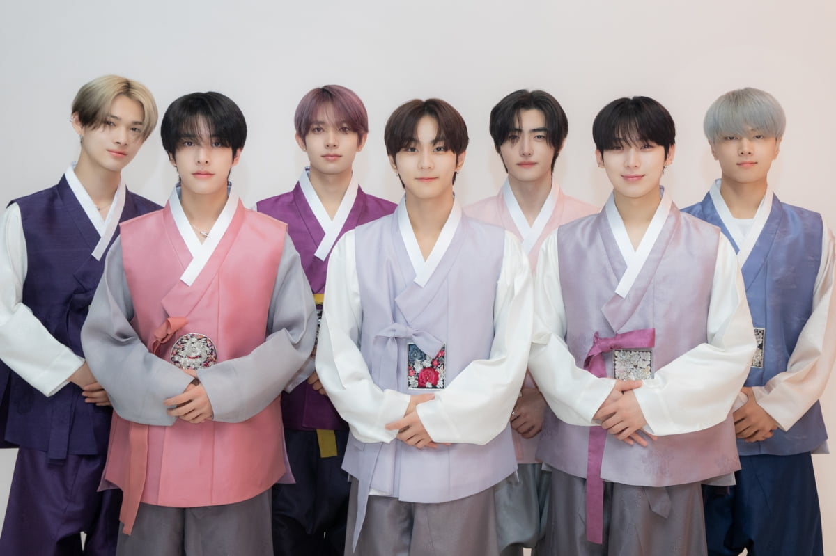 엔하이픈, 추석 인사…"행복한 시간 풍성하게 채우는 한가위 되길"