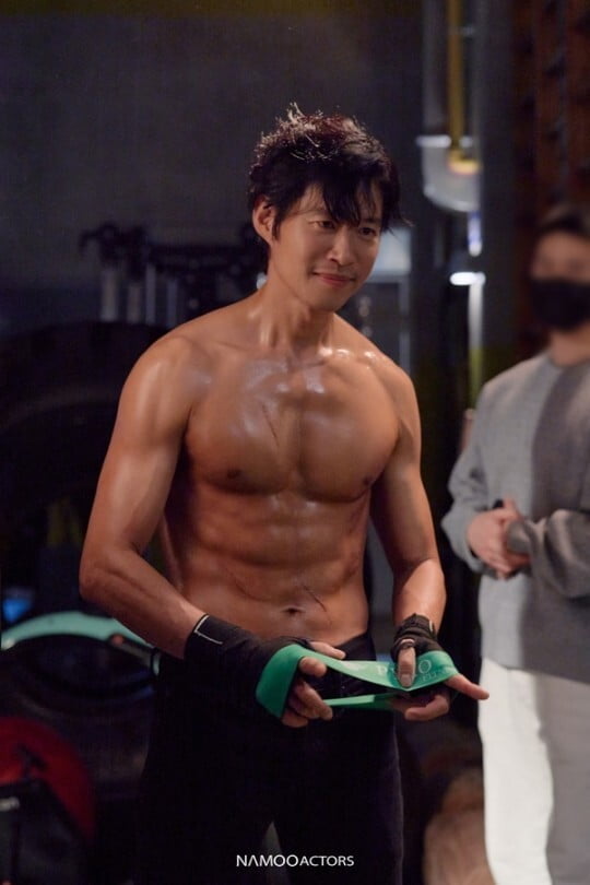 유준상, 53세 맞아?...당장 '바프' 찍어야 할 피지컬