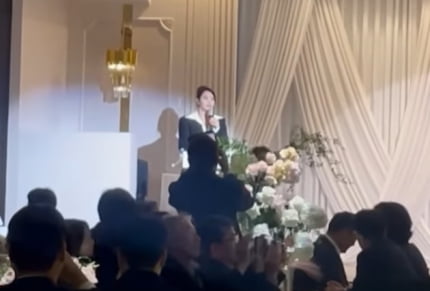 7년만에 또 매니저 결혼식 사회…김혜수, 역시 의리녀 입증[TEN이슈]